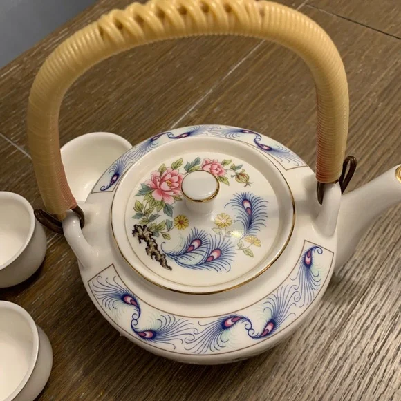 Vintage Snow Bone China Teapot with 6 cups - Picture 8 of 14